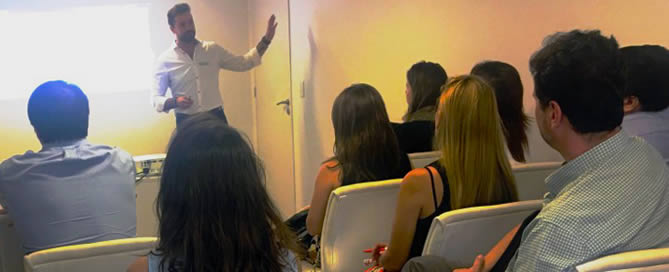 Desayuno empresarial sobre experiencia del empleado